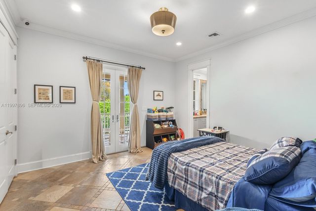 685 Harbor Ln, Key Biscayne, FL 33149