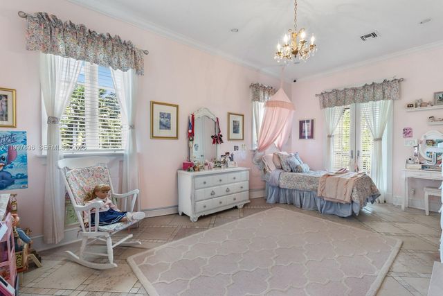 685 Harbor Ln, Key Biscayne, FL 33149