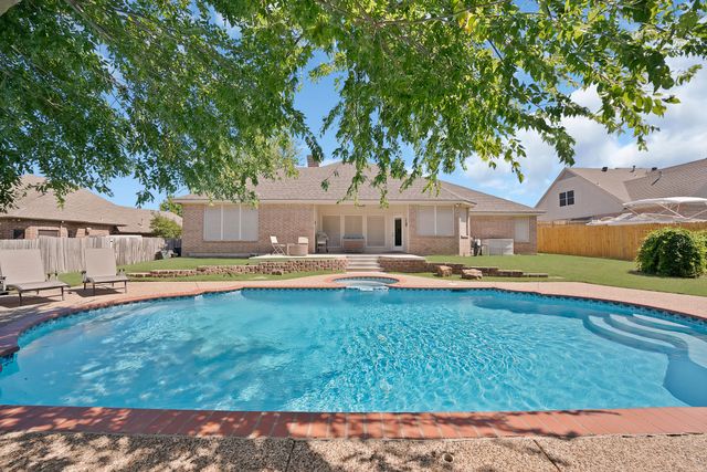 111 Honeysuckle Drive, Justin, TX 76247