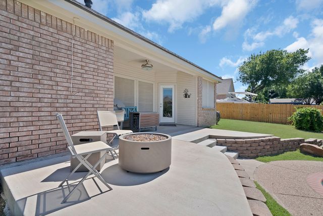 111 Honeysuckle Drive, Justin, TX 76247