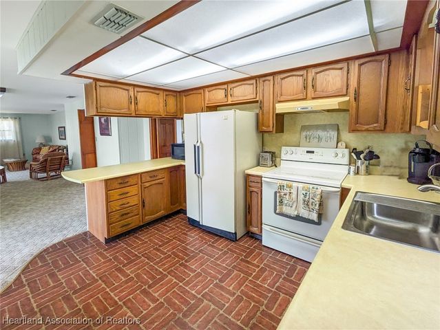 2204 Oak Beach Boulevard, Sebring, FL 33875