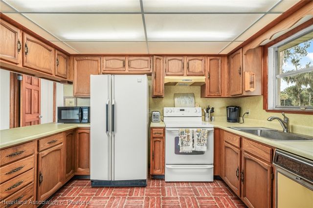 2204 Oak Beach Boulevard, Sebring, FL 33875