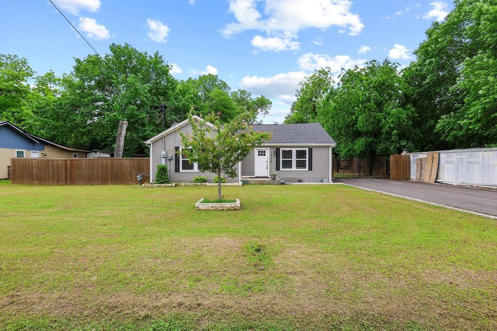 1020 W Ford Street, Denison, TX 75020