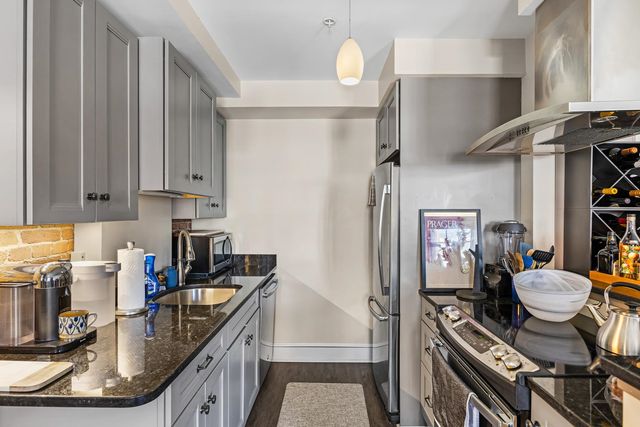 80 State St Apt 201, Portsmouth, NH 03801