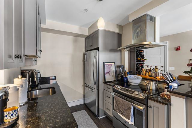 80 State St Apt 201, Portsmouth, NH 03801