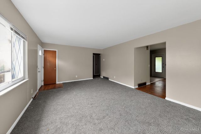 2945 Aquadale Lane, Cincinnati, OH 45211