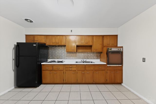 2945 Aquadale Lane, Cincinnati, OH 45211
