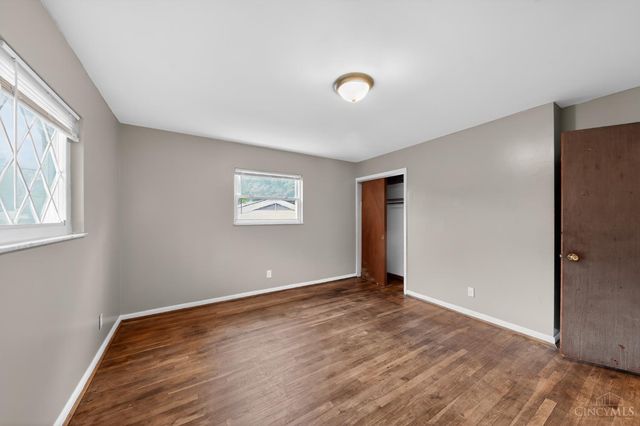 2945 Aquadale Lane, Cincinnati, OH 45211