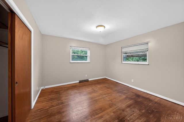 2945 Aquadale Lane, Cincinnati, OH 45211
