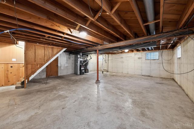 2945 Aquadale Lane, Cincinnati, OH 45211