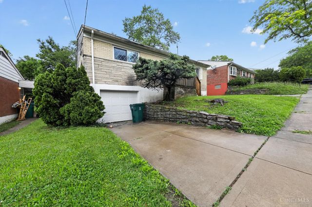 2945 Aquadale Lane, Cincinnati, OH 45211