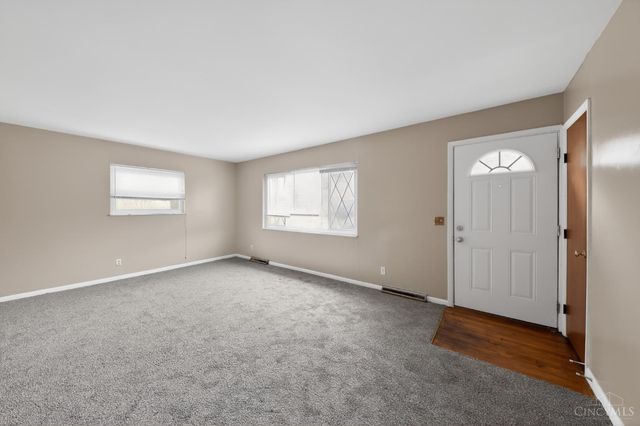 2945 Aquadale Lane, Cincinnati, OH 45211