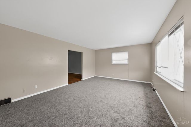 2945 Aquadale Lane, Cincinnati, OH 45211