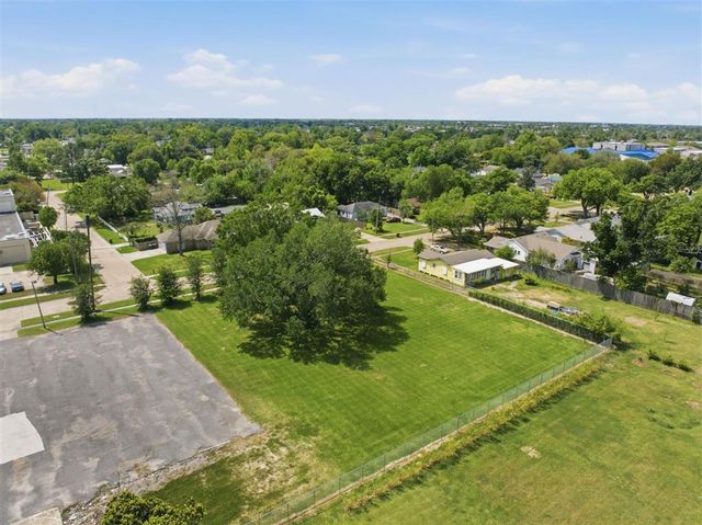 W Claude Street, Lake Charles, LA 70605