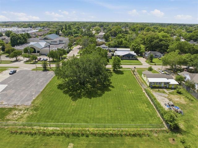 W Claude Street, Lake Charles, LA 70605