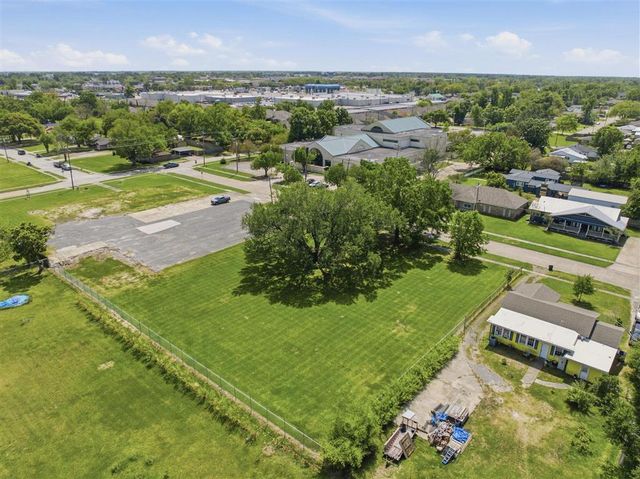 W Claude Street, Lake Charles, LA 70605