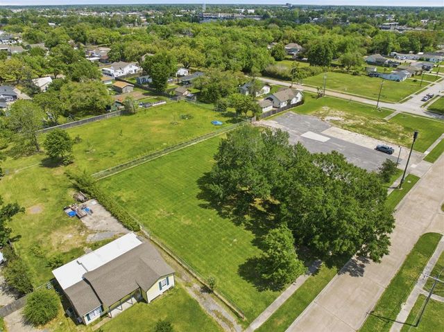 W Claude Street, Lake Charles, LA 70605
