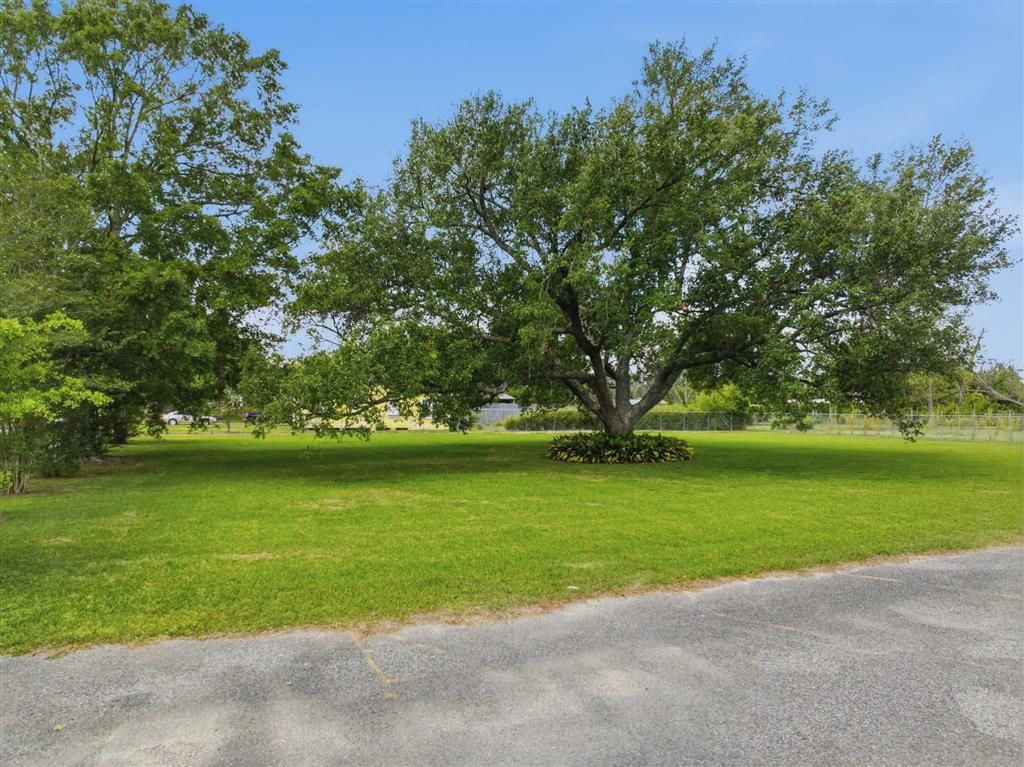 W Claude Street, Lake Charles, LA 70605