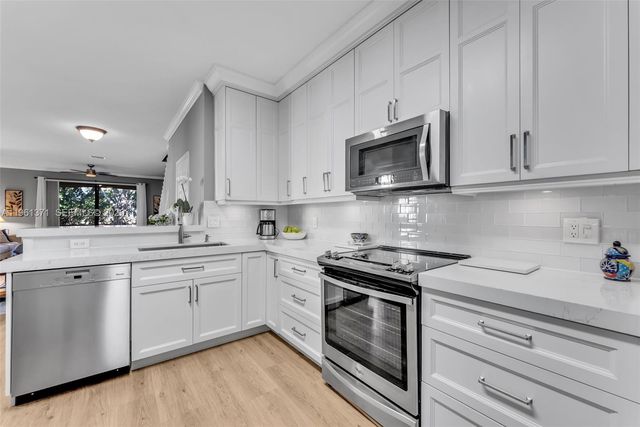 3815 Tree Top Dr, Weston, FL 33332