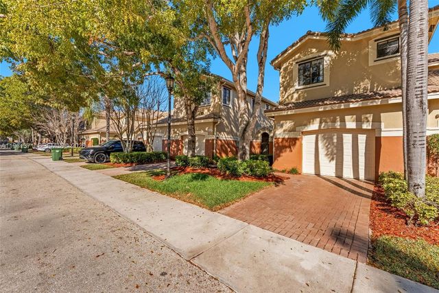 3815 Tree Top Dr, Weston, FL 33332