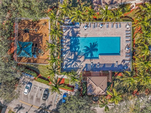 3815 Tree Top Dr, Weston, FL 33332