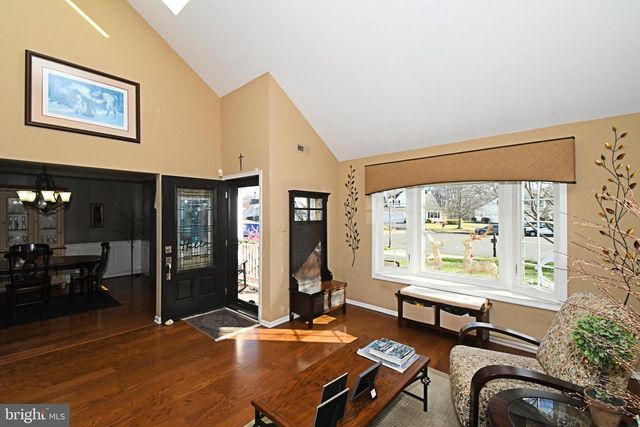 192 GREENBRIAR LN, Newtown, PA 18940