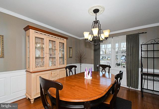 192 GREENBRIAR LN, Newtown, PA 18940