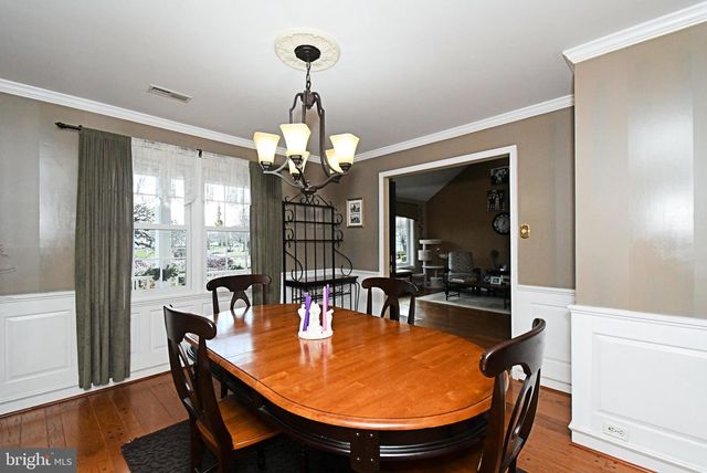 192 GREENBRIAR LN, Newtown, PA 18940