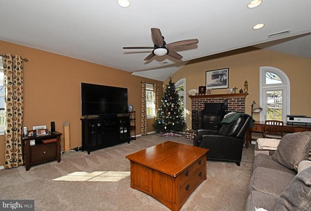 192 GREENBRIAR LN, Newtown, PA 18940