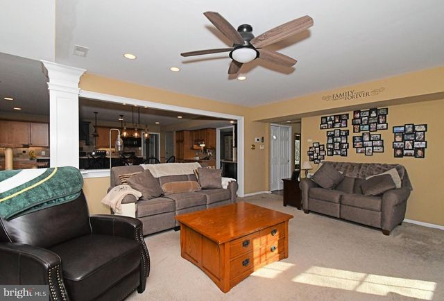 192 GREENBRIAR LN, Newtown, PA 18940