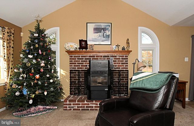 192 GREENBRIAR LN, Newtown, PA 18940