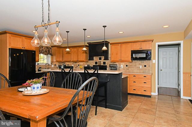 192 GREENBRIAR LN, Newtown, PA 18940