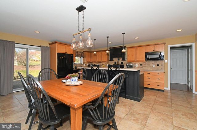 192 GREENBRIAR LN, Newtown, PA 18940