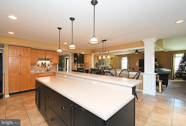 192 GREENBRIAR LN, Newtown, PA 18940