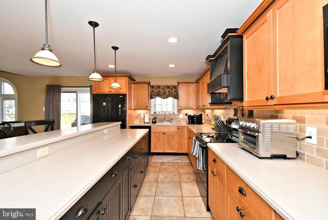 192 GREENBRIAR LN, Newtown, PA 18940