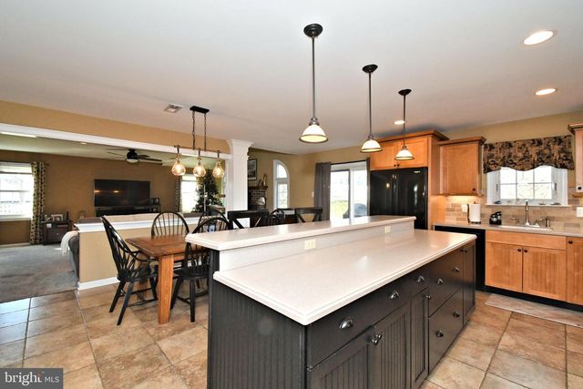 192 GREENBRIAR LN, Newtown, PA 18940