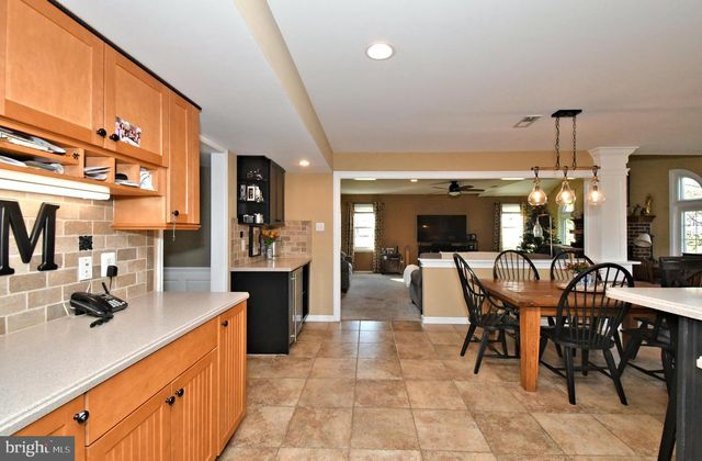 192 GREENBRIAR LN, Newtown, PA 18940