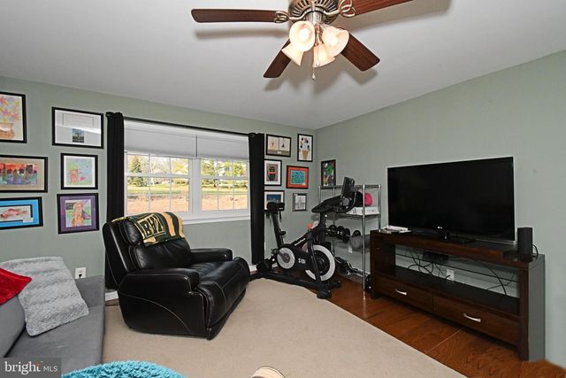 192 GREENBRIAR LN, Newtown, PA 18940