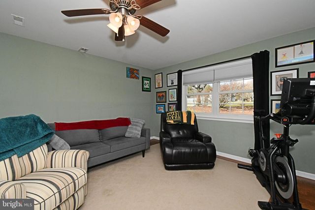 192 GREENBRIAR LN, Newtown, PA 18940