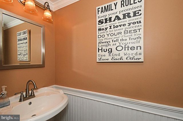 192 GREENBRIAR LN, Newtown, PA 18940