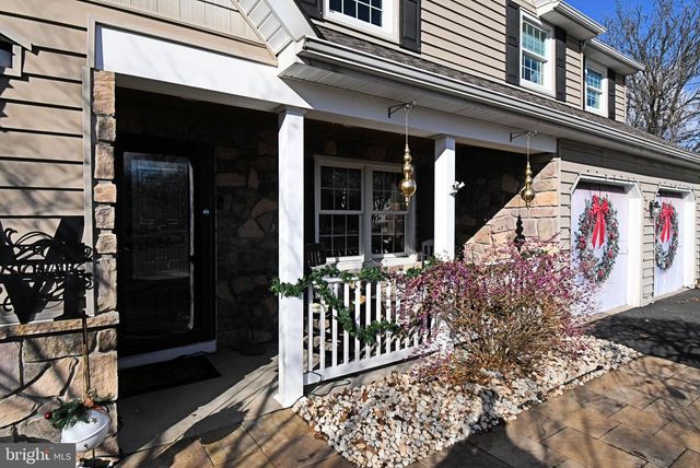 192 GREENBRIAR LN, Newtown, PA 18940