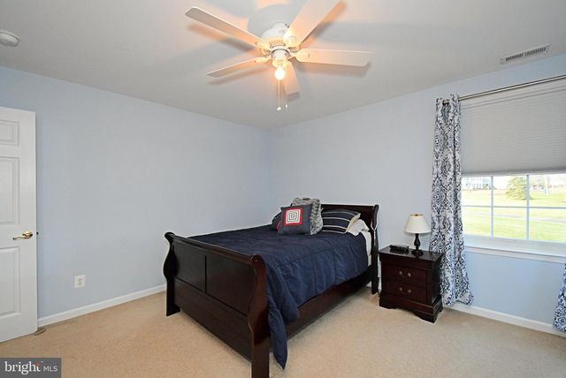 192 GREENBRIAR LN, Newtown, PA 18940