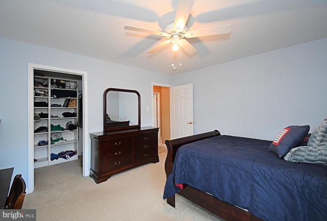 192 GREENBRIAR LN, Newtown, PA 18940