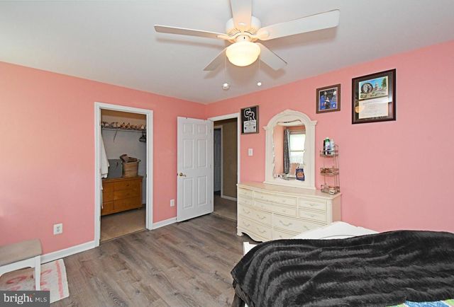 192 GREENBRIAR LN, Newtown, PA 18940