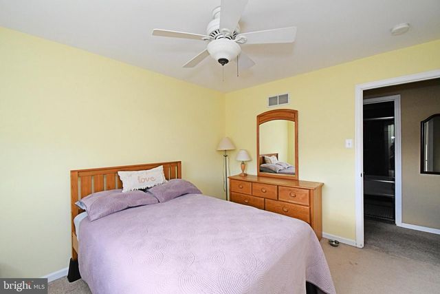 192 GREENBRIAR LN, Newtown, PA 18940