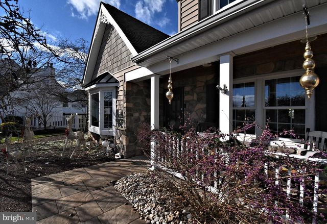 192 GREENBRIAR LN, Newtown, PA 18940