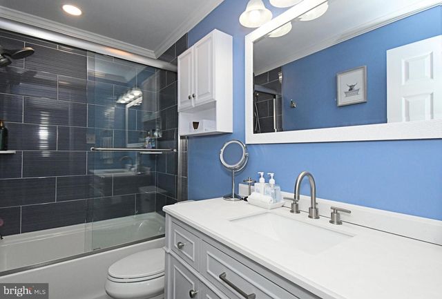 192 GREENBRIAR LN, Newtown, PA 18940