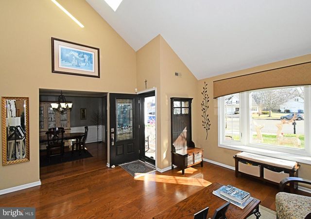 192 GREENBRIAR LN, Newtown, PA 18940