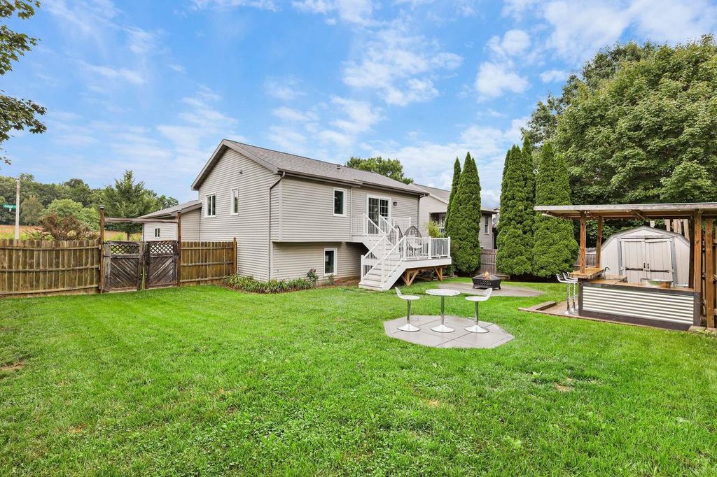 1817 Anhalt Drive, Madison, WI 53704