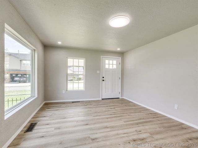 513 N J Street, Eufaula, OK 74432